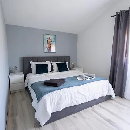 Bluebay Apartment *