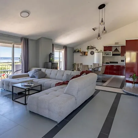 Bluebay Apartment *