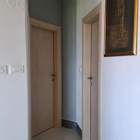 Bluebay Apartment *